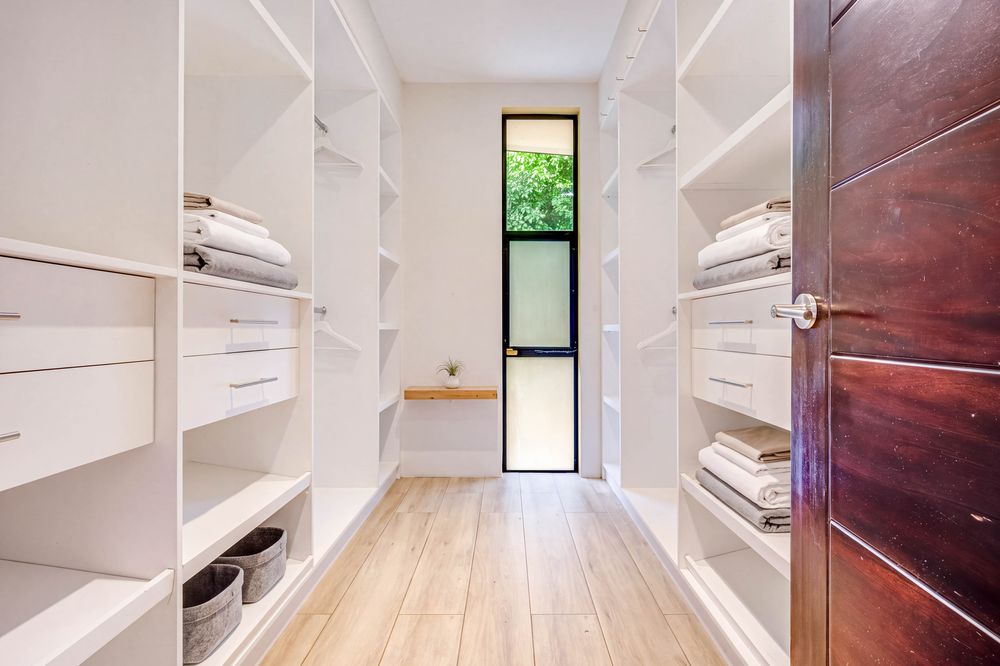 Walk-in closet