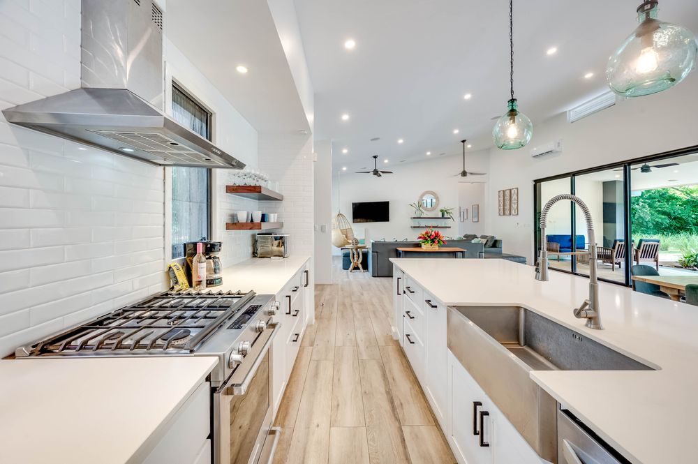 Six-burner gas range and hood