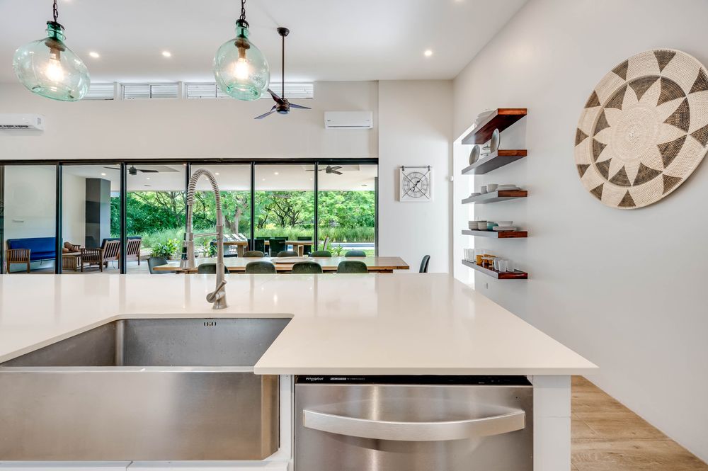 Farmhouse sink and dishwasher
