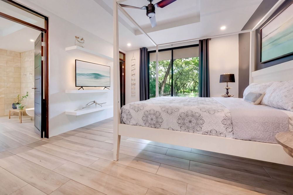 Primary suite with four-poster bed and ensuite bath