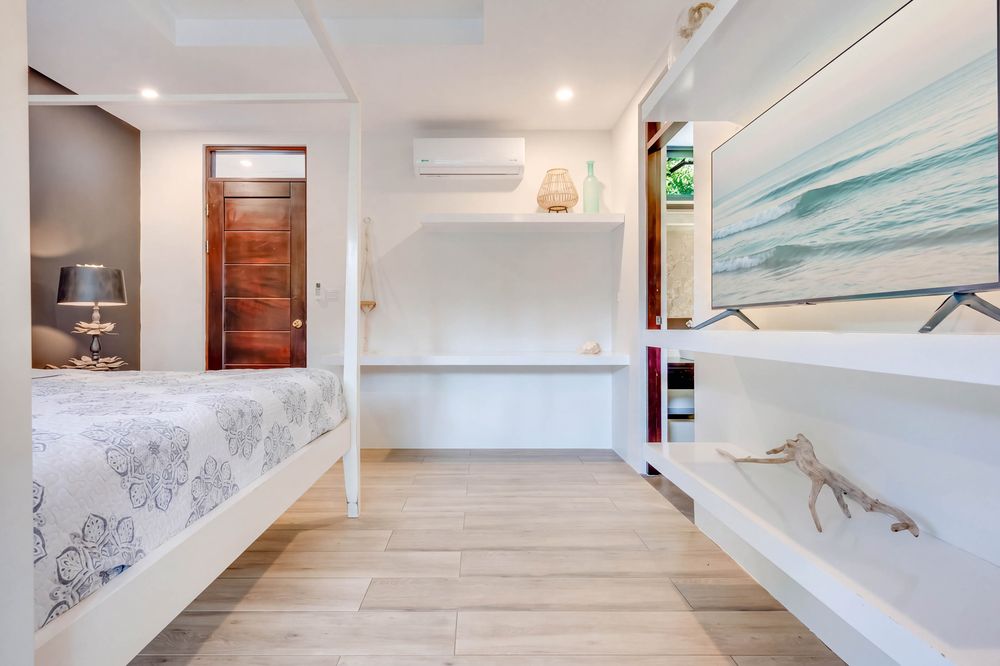 Primary suite toward the ensuite