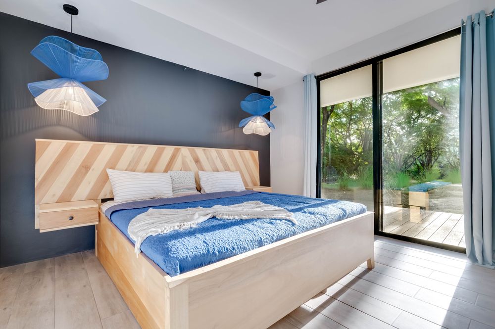 King suite with two trundle beds