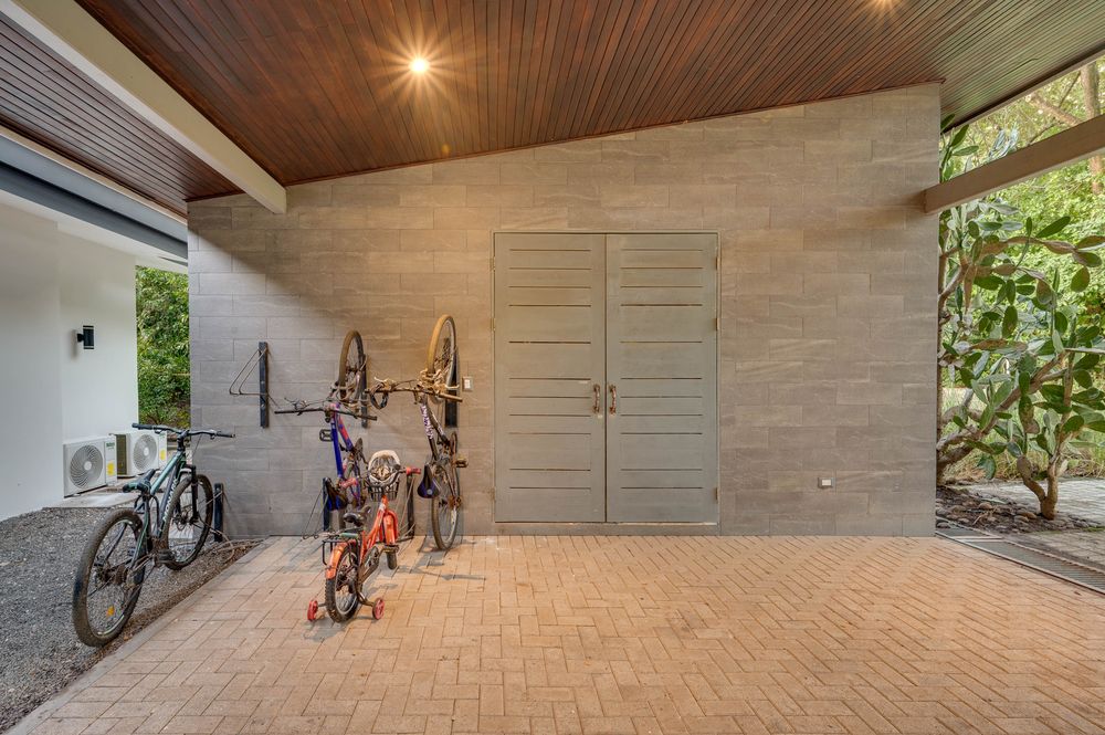 Bike garage